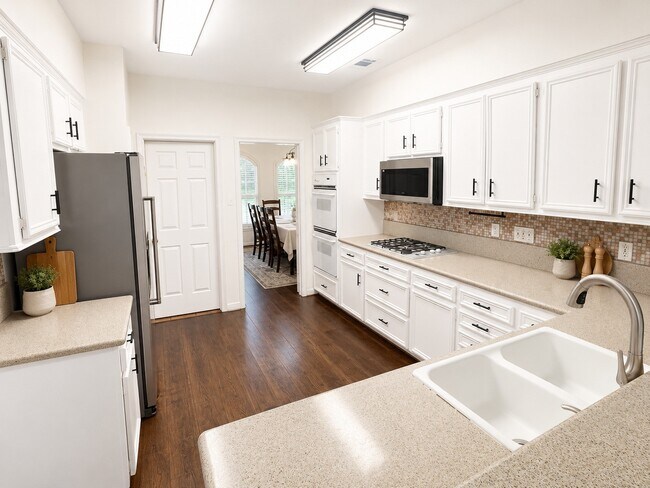 Photo - 2123 Shadow Park Dr