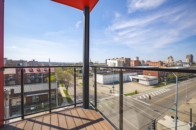 2BR, 2BA - 1,058SF - Balcony