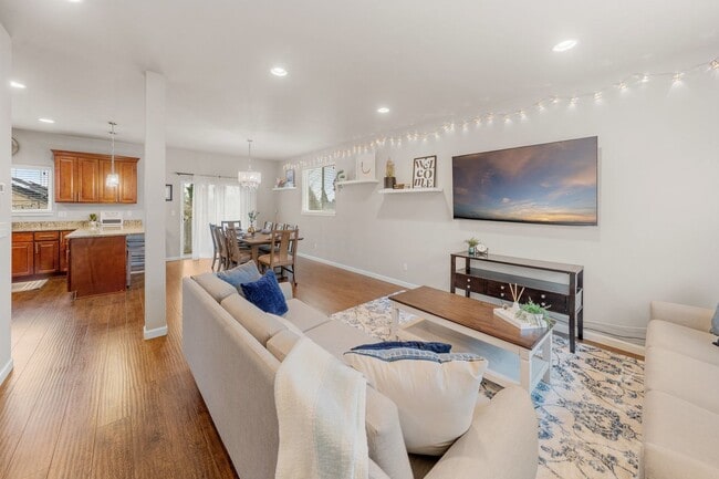 Photo - Central Tacoma home - 3 bedroom 2.5 bathroom with 2 Car garage and nice yard - Available May 2026.