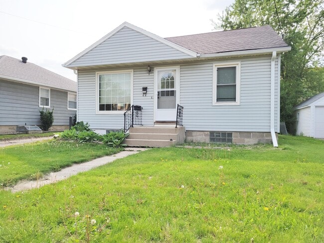 Building Photo - 1111 1st Ave SE