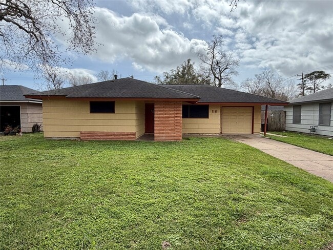 Building Photo - 118 Poinsettia St