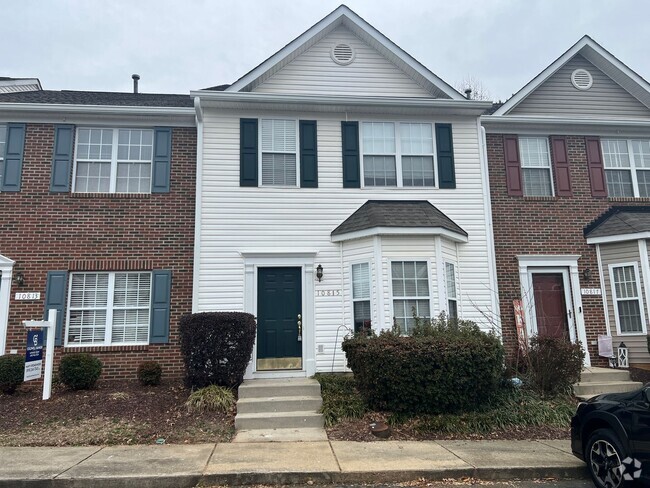 Building Photo - Renovated 3 Bed | 2.5 Bath Townhouse in No...