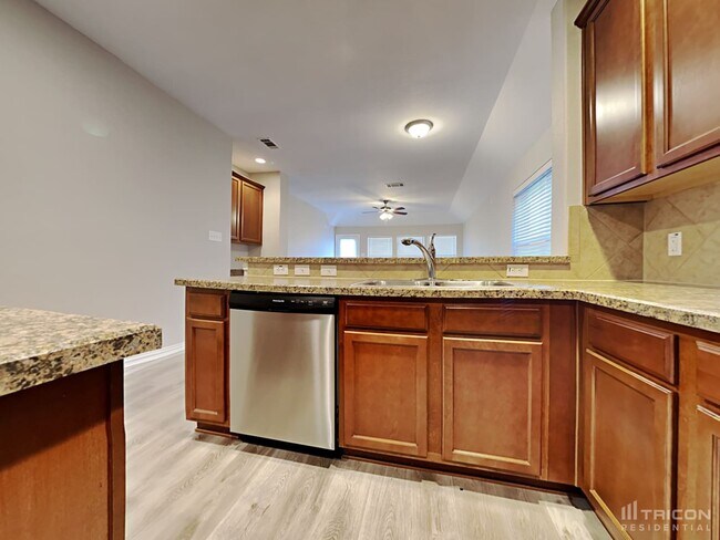 Photo - 2413 Castle Creek Dr