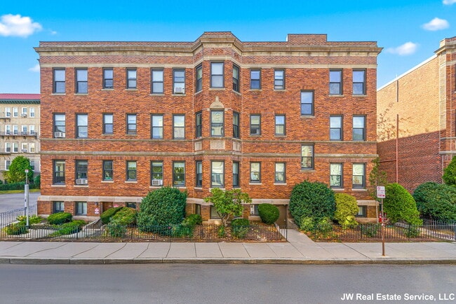 Building Photo - 39 Glenville Ave Unit 11