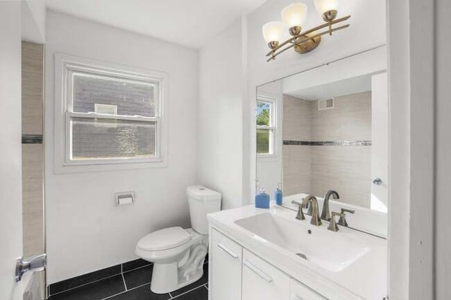 Photo - 1426 Josephine St