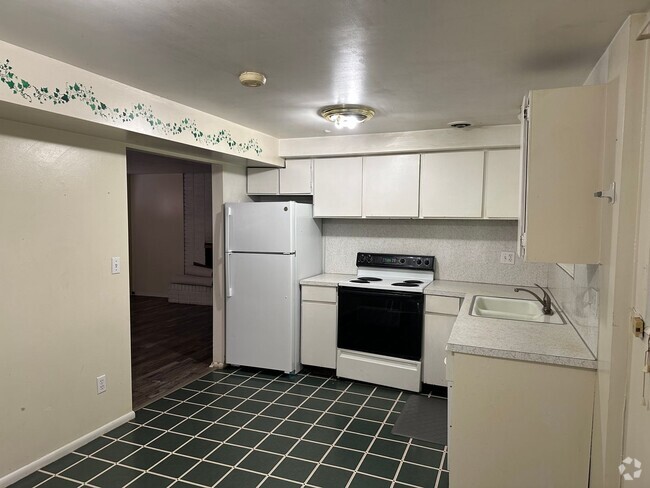 Building Photo - Spacious 3 Bed Duplex Rental