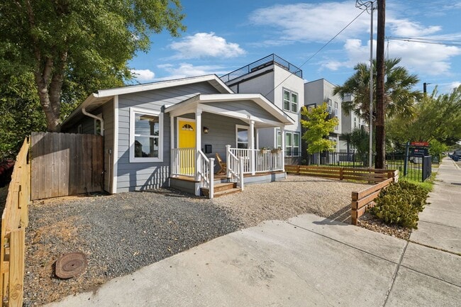 Photo - DARLING 2-BEDROOM MAHNCKE PARK COTTAGE