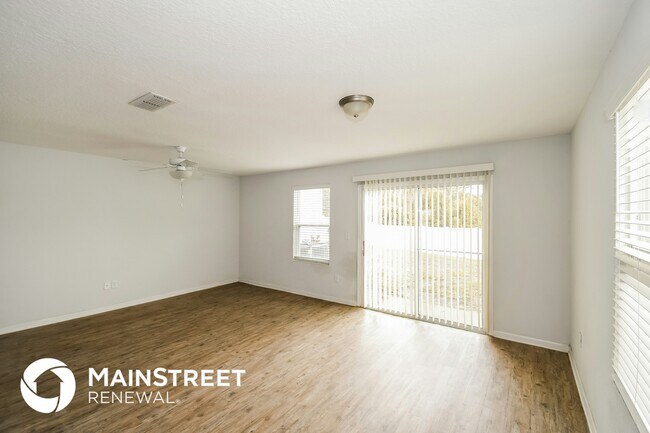 Photo - 570 Eiseman Wy