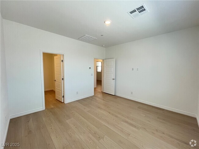 Building Photo - 600 Carriage Hill Dr Rental
