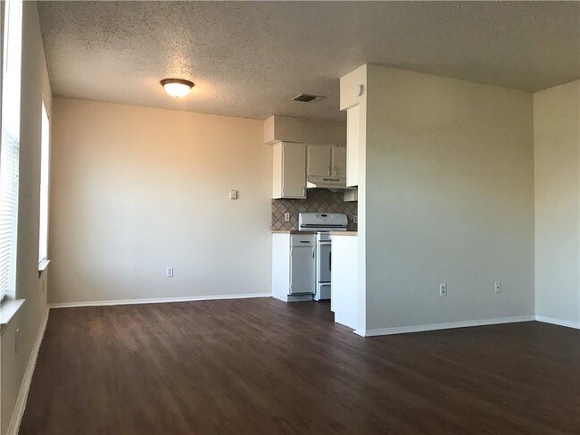 Photo - 1203 W 49th St Unit D