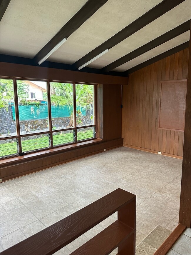 Photo - 655A Hinano St