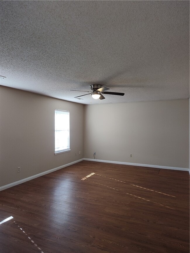 Photo - 218 Fox Run Pl