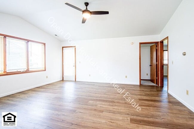 Photo - 1525 Flagstone Dr