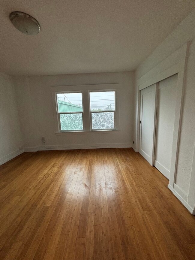 Habitación delantera - 6531 West Blvd., Apt 6 Unidad 6531 West Blvd #6