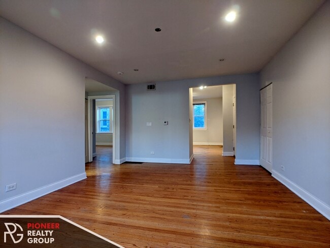 Photo - 5029 N Harding Ave Unit #5027-3E