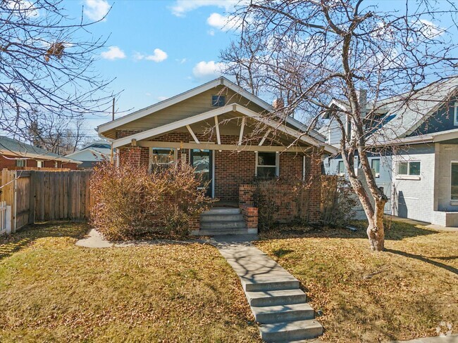 Building Photo - 3BD, 3BA Sunnyside Bungalow with 3-Car Garage Rental