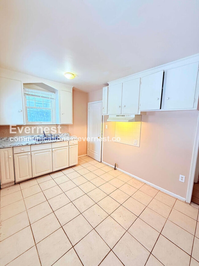 Photo - 8431 Rosemont Ave