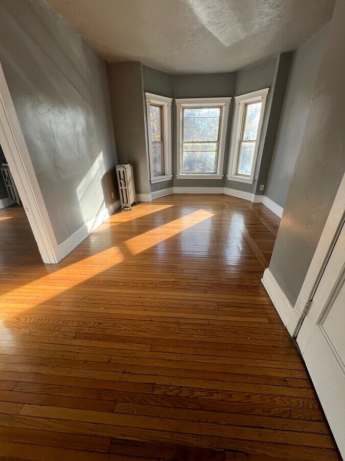 Photo - 66 E 50th St