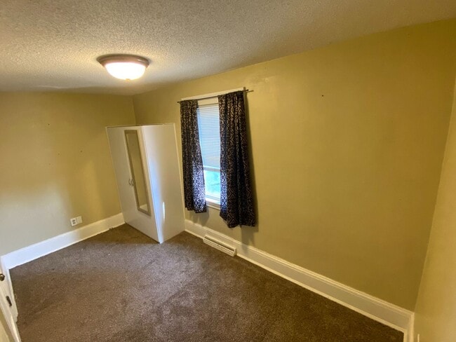 Photo - 15 E 8th St Unidad #1