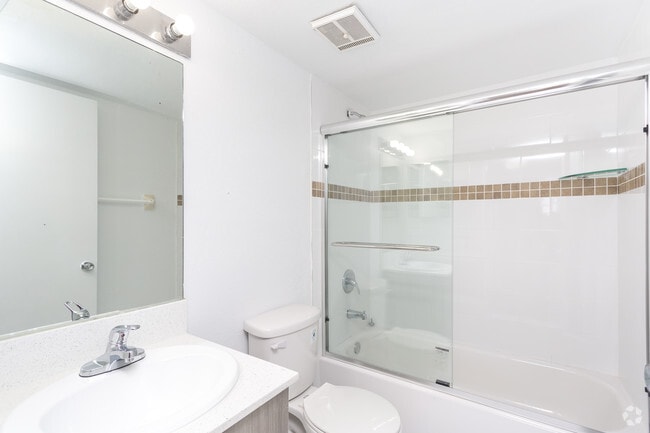 Photo - International Club Apartments