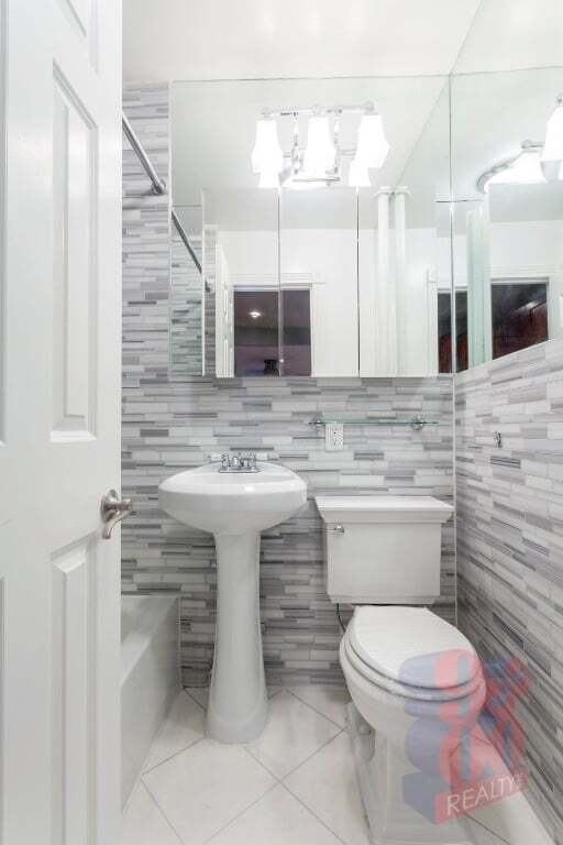 Photo - 380 E 10th St Unidad 02C