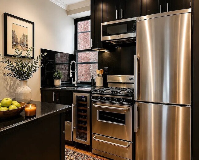438 W 52nd St Unit 7L