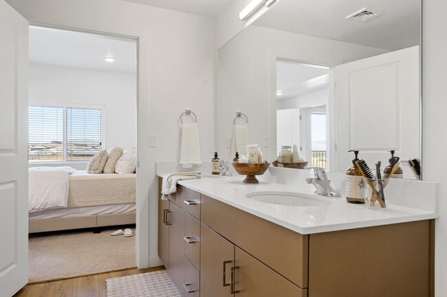 En suite Bathroom with double vainity