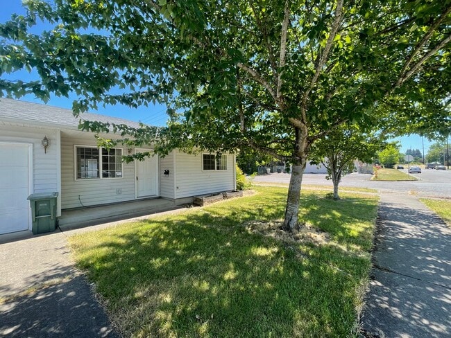 Building Photo - 1045-1055-1065 3rd St Unit 1065 Rental