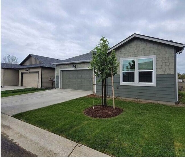 Building Photo - Great Location, Single Family Home, Indian...