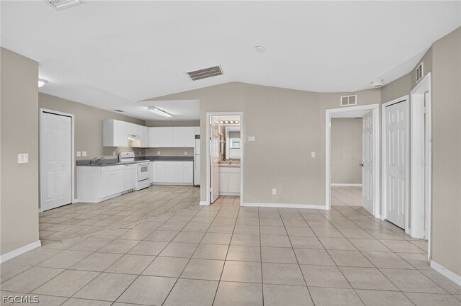 Photo - 848 Holmes Ave