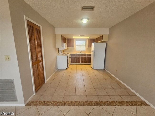 Building Photo - 1221 SE 46th Ln Unit N