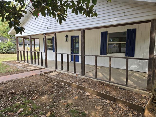 Building Photo - 211 Graves St