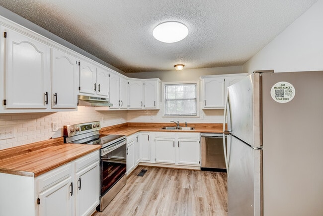 Photo - 25 Moss Rock Cir