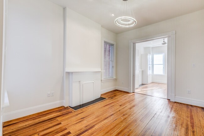 2606 W Main St