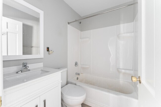 1110 S Main Ave Unit Main Floor