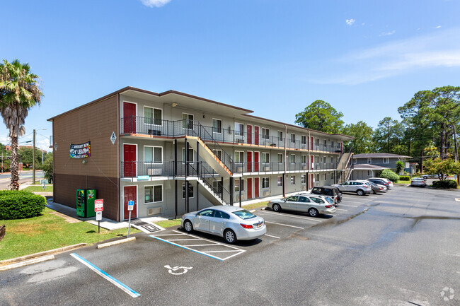 Building Photo - A University View Rental