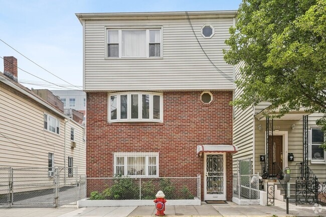 Building Photo - 529 38th St Unit 2 Rental