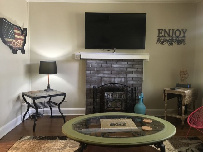 Photo - 1021 Military Rd