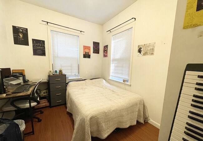 Photo - 93A Hillside St