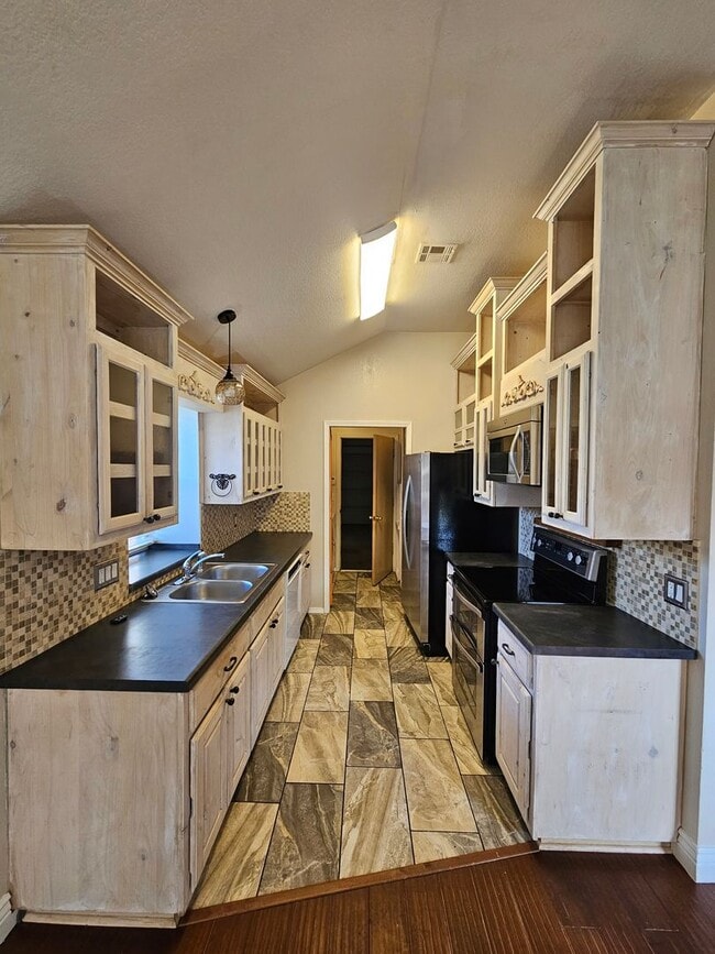 Photo - (3) Bed/(2) Bath in SE Norman! Pets Negotiable!