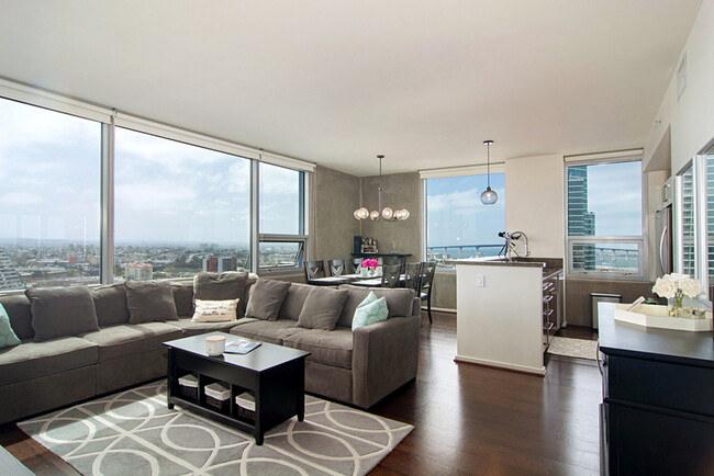 Building Photo - 321 Tenth Ave Unit 2007 Rental