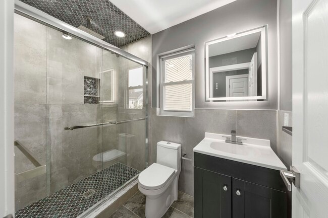 bathroom - 1117 Chestnut St Unit 1