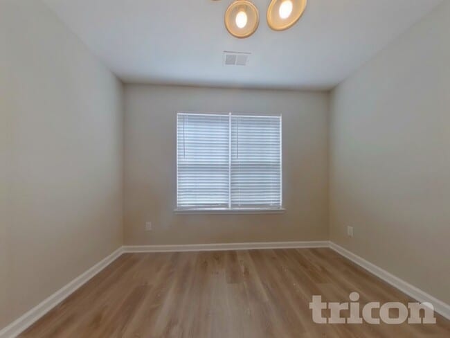 Photo - 120 Lakeside Point