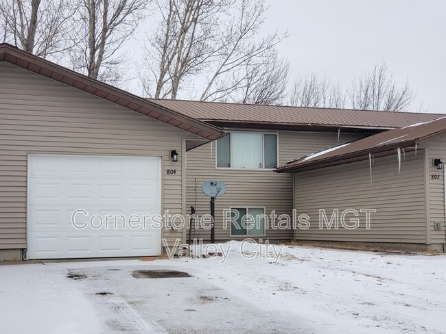 Building Photo - 804 11th St NW