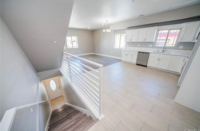 Photo - Beautiful 4 bed 4 bath unit in Gardena 90247!