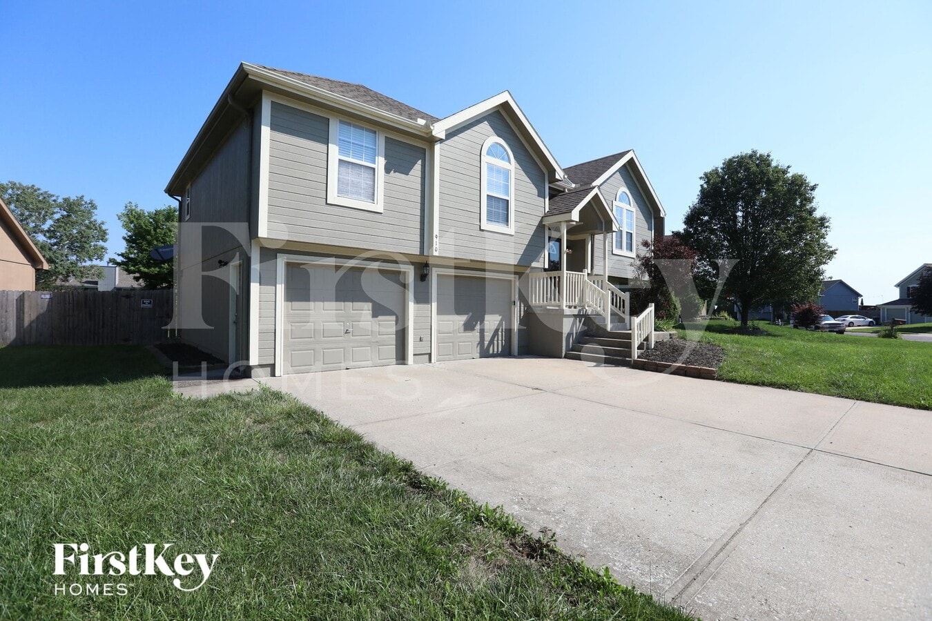 Photo - 910 Applewood Ln