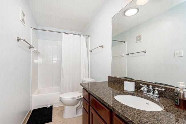 Photo - 2 Bedroom Downstairs condo available Now N...