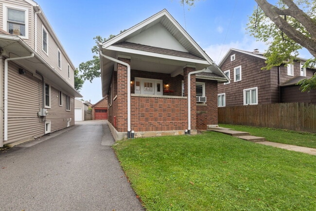 217 Highwood Ave