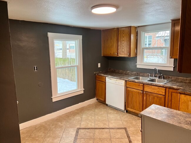Kitchen - 1102 Range Line St