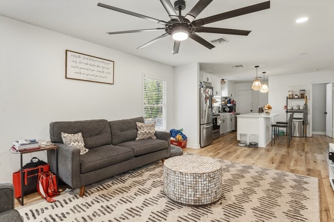 Photo - 3921 Maple Ave